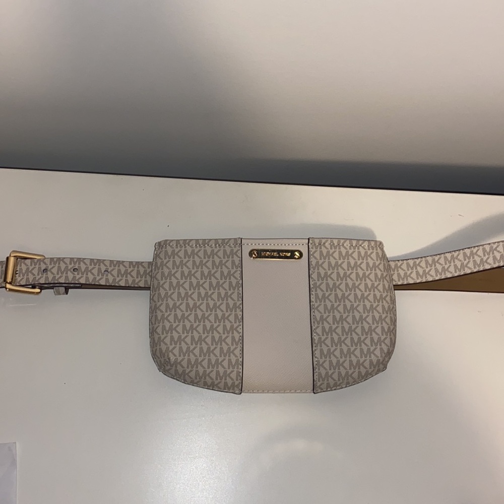 NEW MICHAEL KORS logo belted bag /fanny pack In Ivory/Light beige